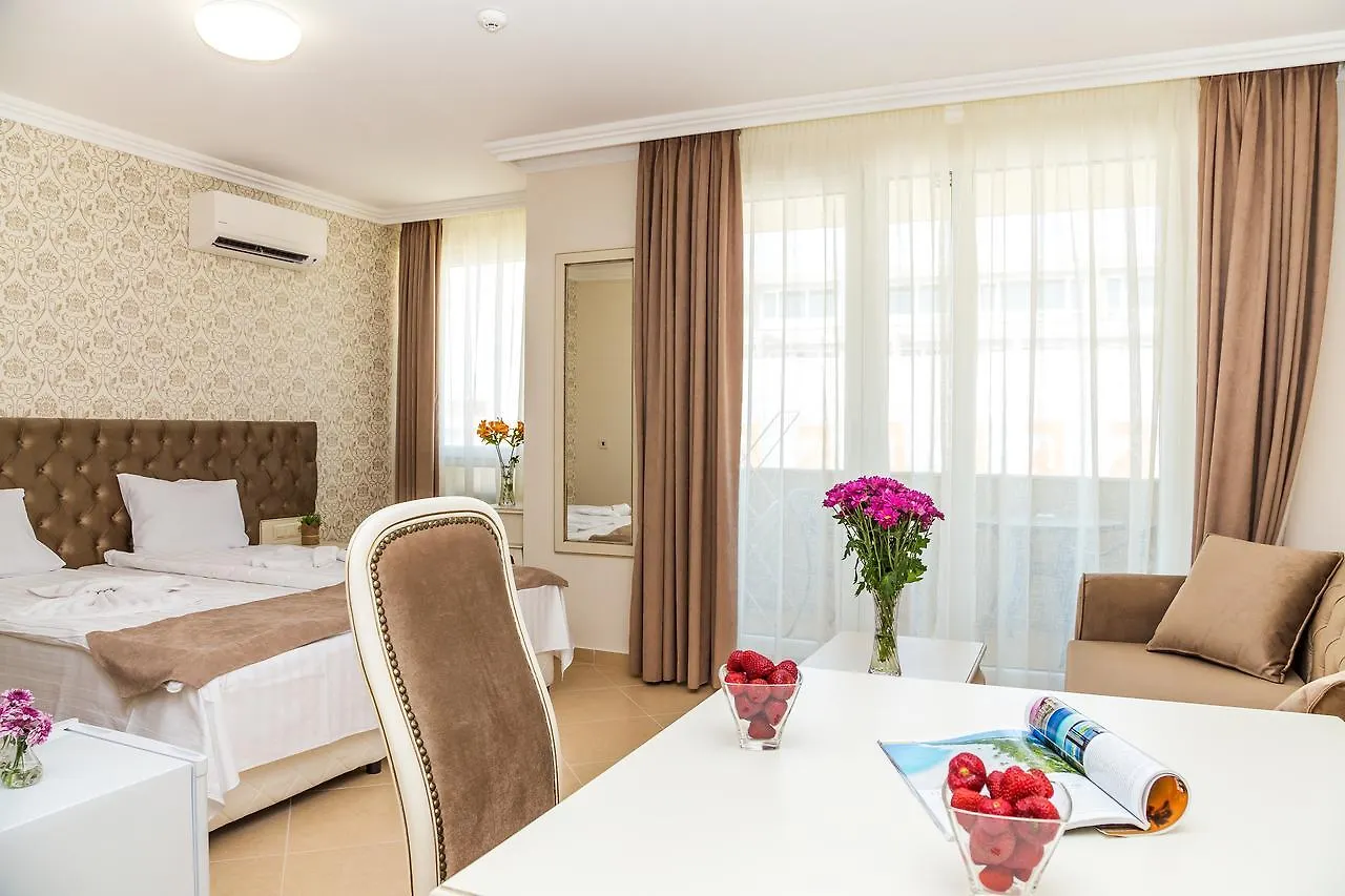 Rena Hotel Napospart 4*,